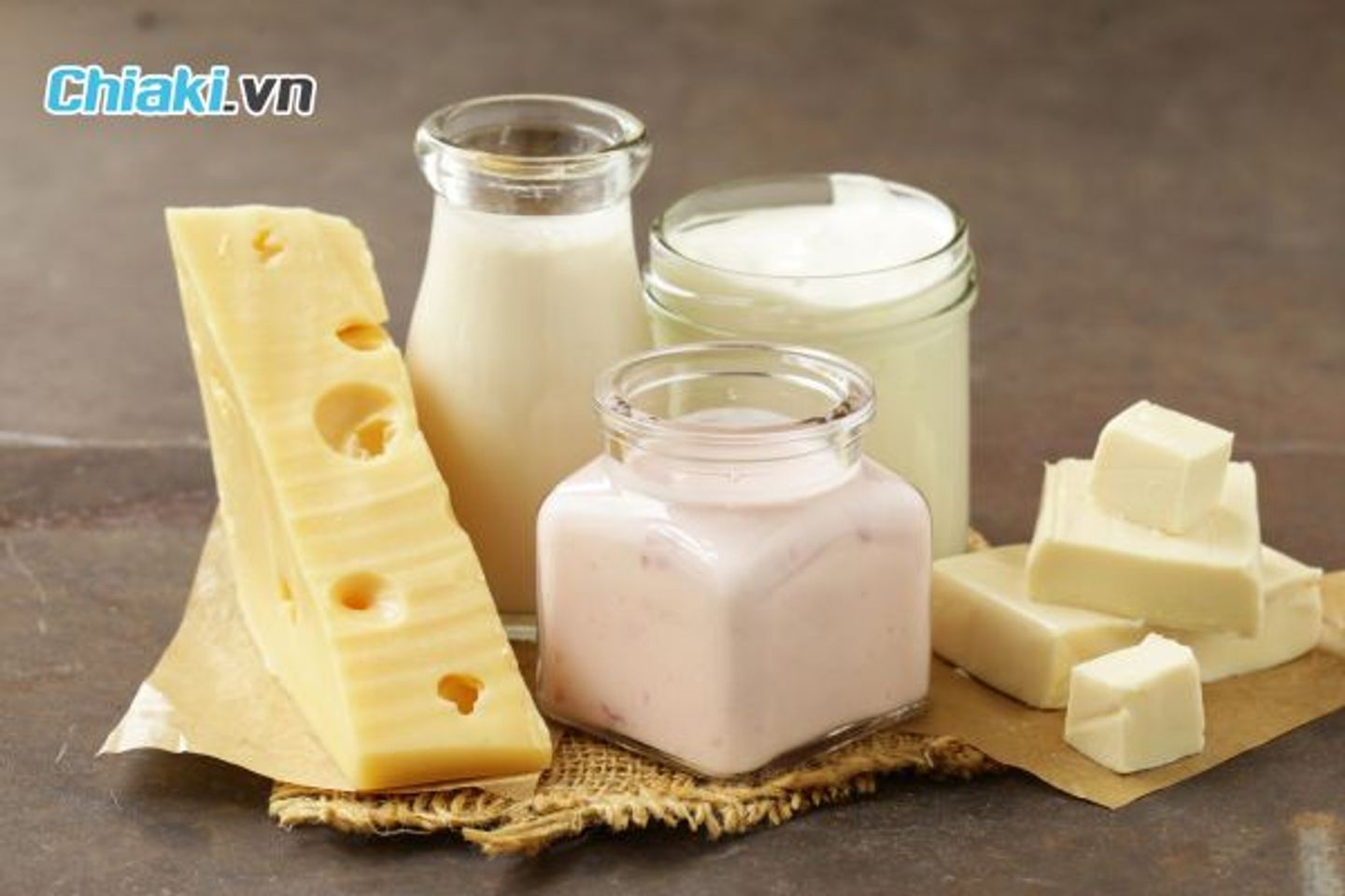 Sữa v&agrave; chế phẩm từ sữa gi&agrave;u canxi v&agrave; kẽm