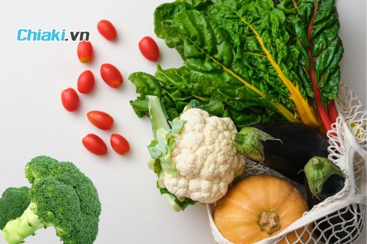 S&uacute;p lơ, cải cầu vồng chứa nhiều vitamin C, A, K v&agrave; vitamin B7