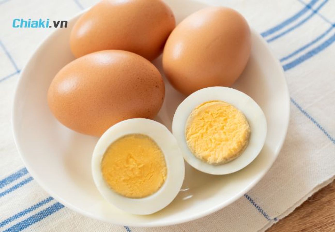 Trong trứng g&agrave;, trứng vịt c&oacute; chứa nguồn kẽm tự nhi&ecirc;n dồi d&agrave;o