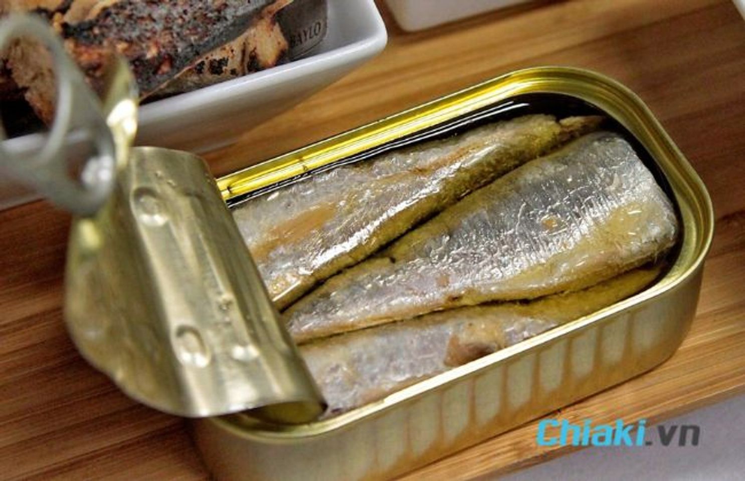 Thực phẩm bổ sung canxi cho người lớn - c&aacute; m&ograve;i đ&oacute;ng hộp