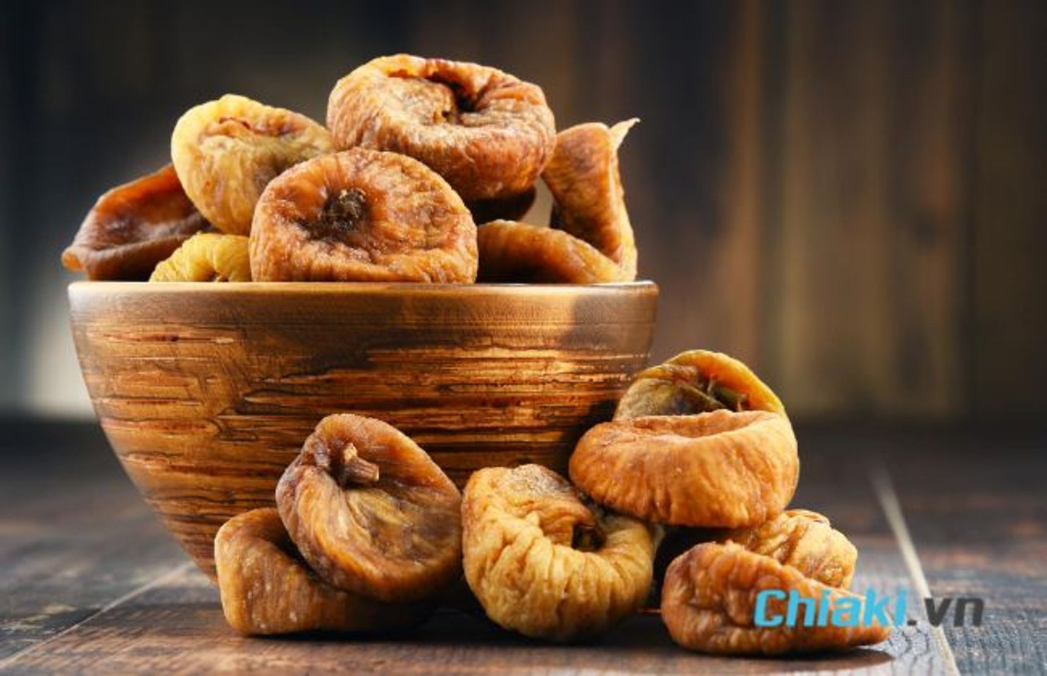 Thực phẩm bổ sung canxi cho người lớn - quả sung kh&ocirc;