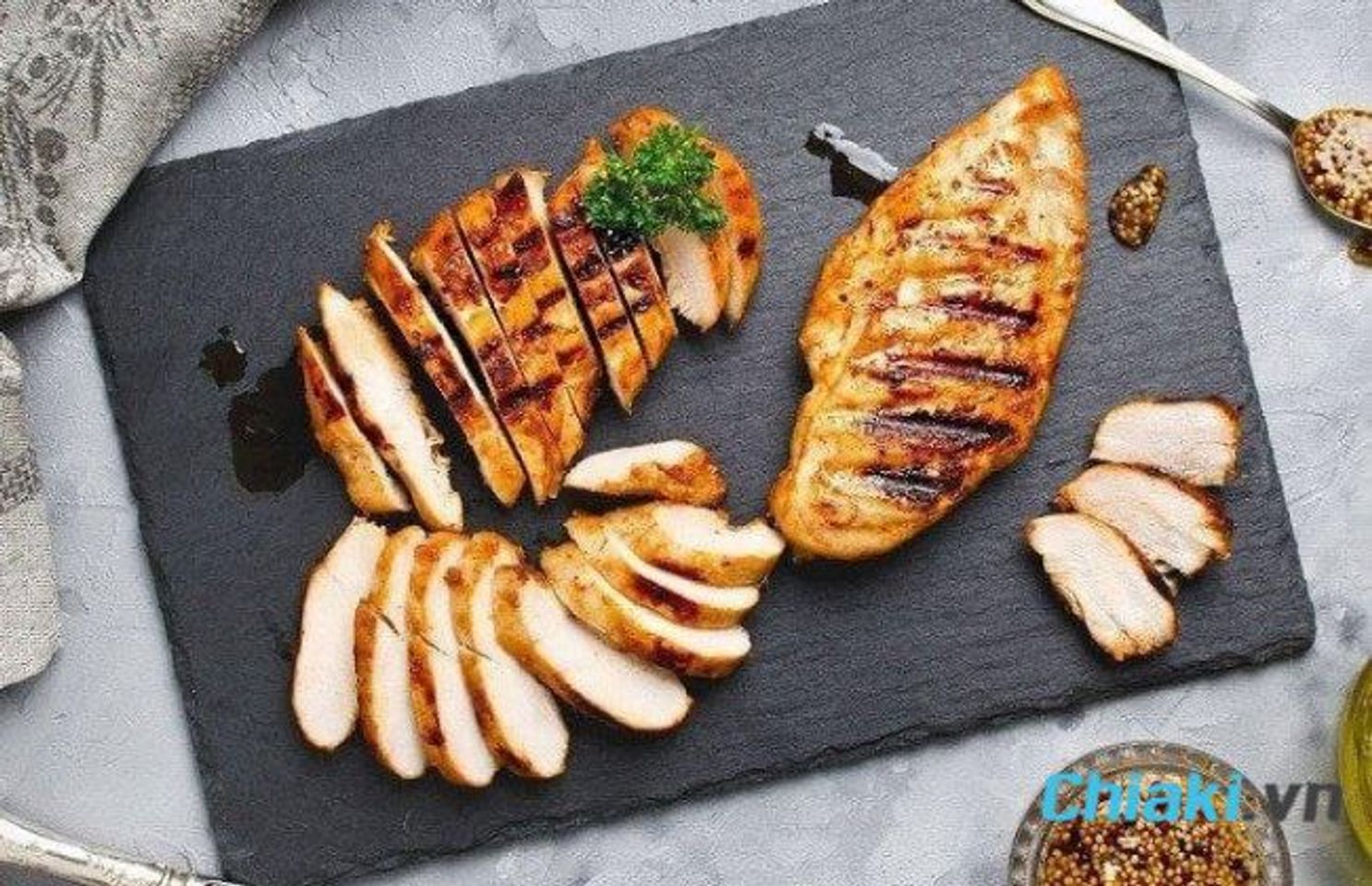 Thực phẩm gi&agrave;u kẽm - Ức g&agrave; t&acirc;y nướng