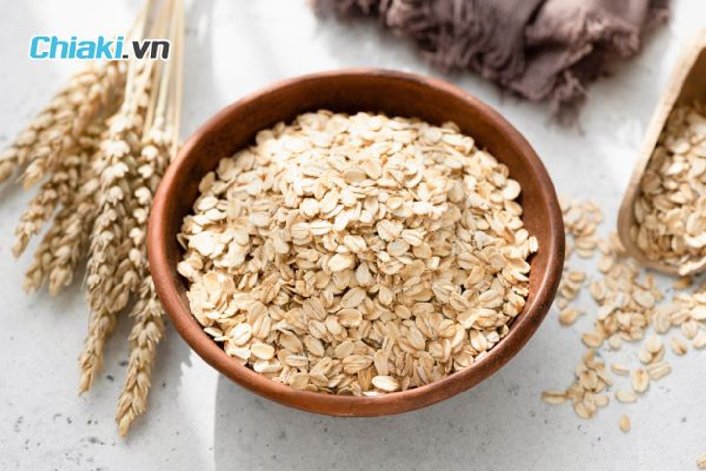 Yến mạch l&agrave; ngũ cốc nguy&ecirc;n hạt gi&agrave;u chất xơ, tốt cho tim mạch v&agrave; bữa s&aacute;ng l&agrave;nh mạnh