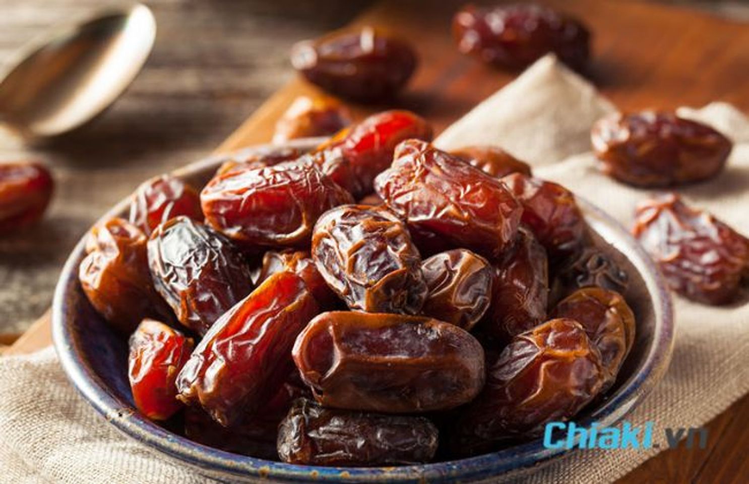 Ăn ch&agrave; l&agrave; gi&uacute;p điều h&ograve;a kinh nguyệt