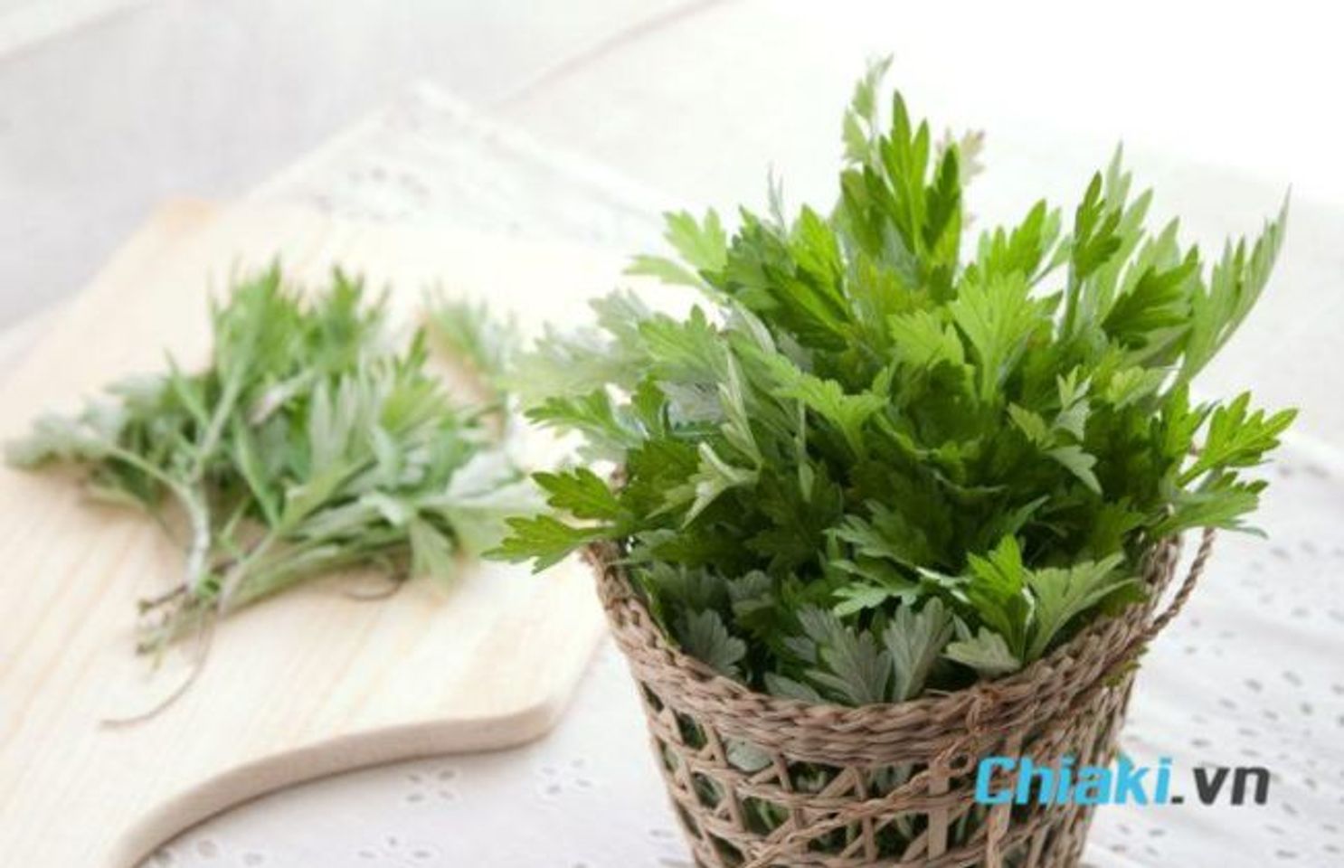 Ăn ngải cứu gi&uacute;p điều h&ograve;a kinh nguyệt
