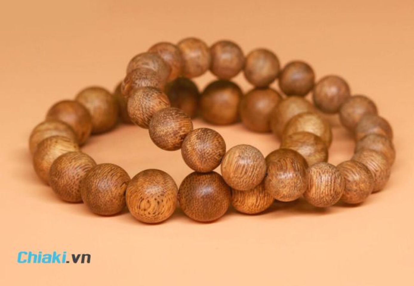 Gi&aacute; v&ograve;ng trầm hương c&oacute; sự ch&ecirc;nh lệch rất lớn, dao động từ v&agrave;i trăm ngh&igrave;n đến h&agrave;ng chục triệu đồng