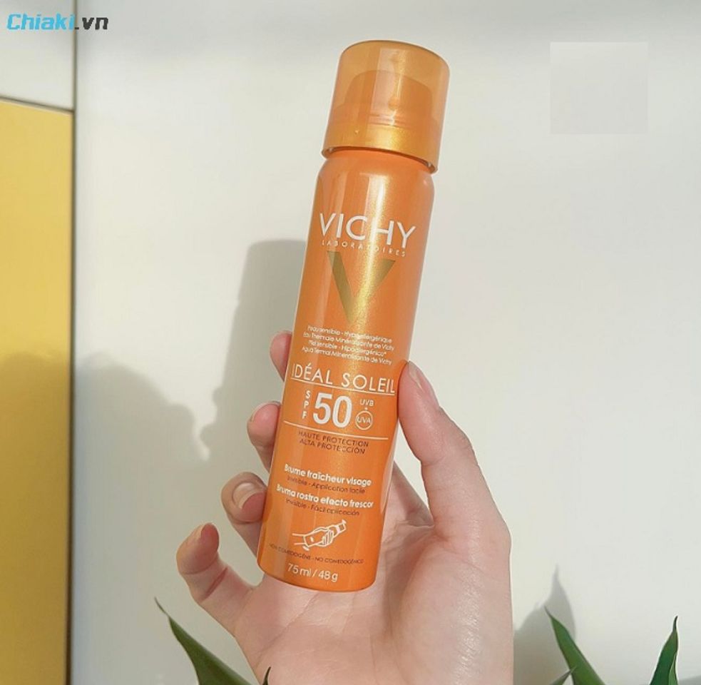 Kem chống nắng dạng xịt Vichy Ideal Soleil cho da dầu hỗ trợ khả năng kiềm dầu tốt