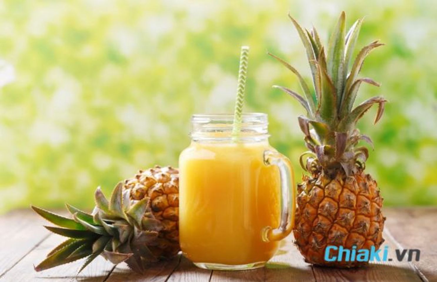 Uống nước &eacute;p dứa gi&uacute;p điều h&ograve;a kinh nguyệt