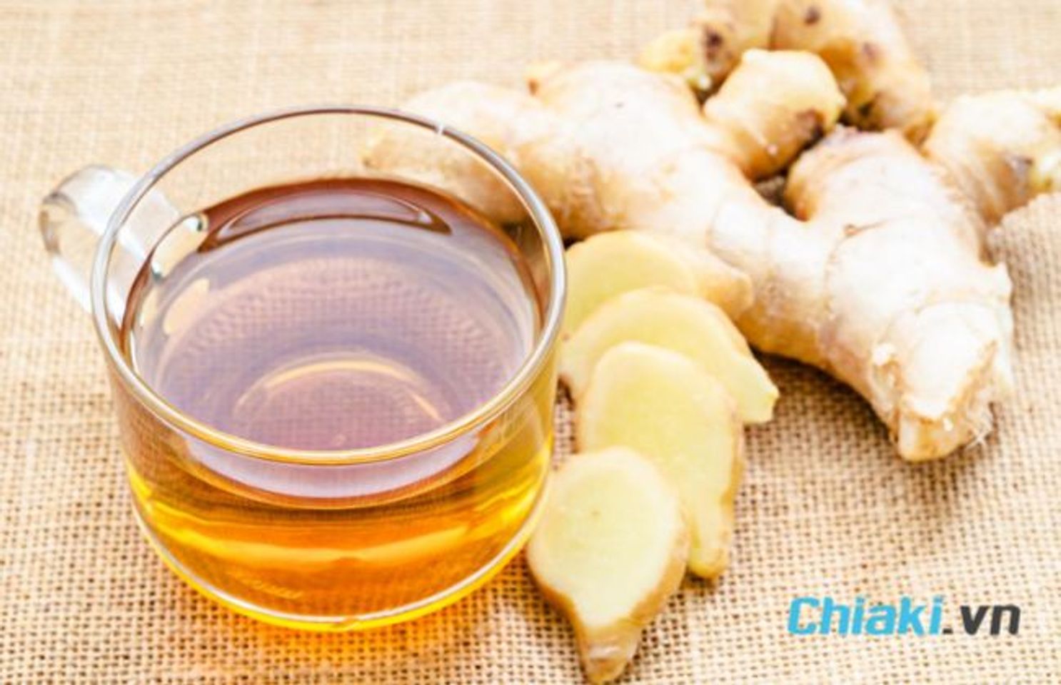 Uống nước gừng gi&uacute;p điều h&ograve;a kinh nguyệt