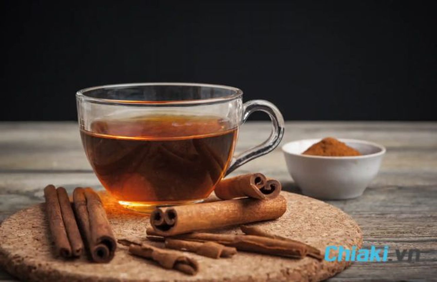Uống tr&agrave; quế gi&uacute;p điều h&ograve;a kinh nguyệt