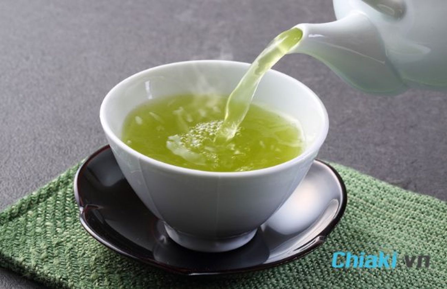 Uống tr&agrave; xanh gi&uacute;p điều h&ograve;a kinh nguyệt