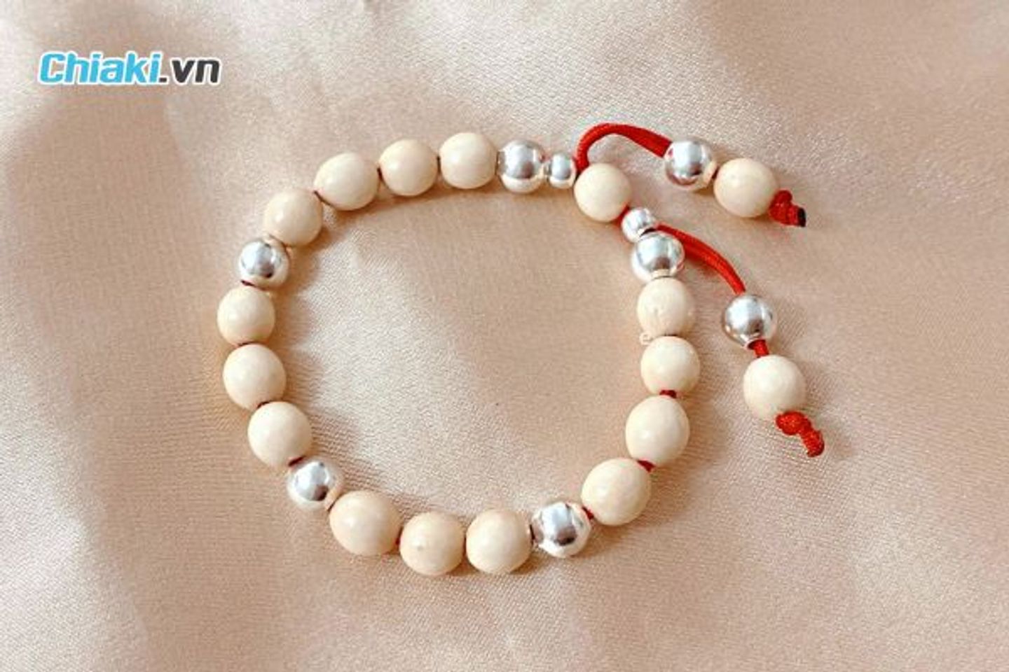 V&ograve;ng d&acirc;u tằm kết hợp bạc phong thủy