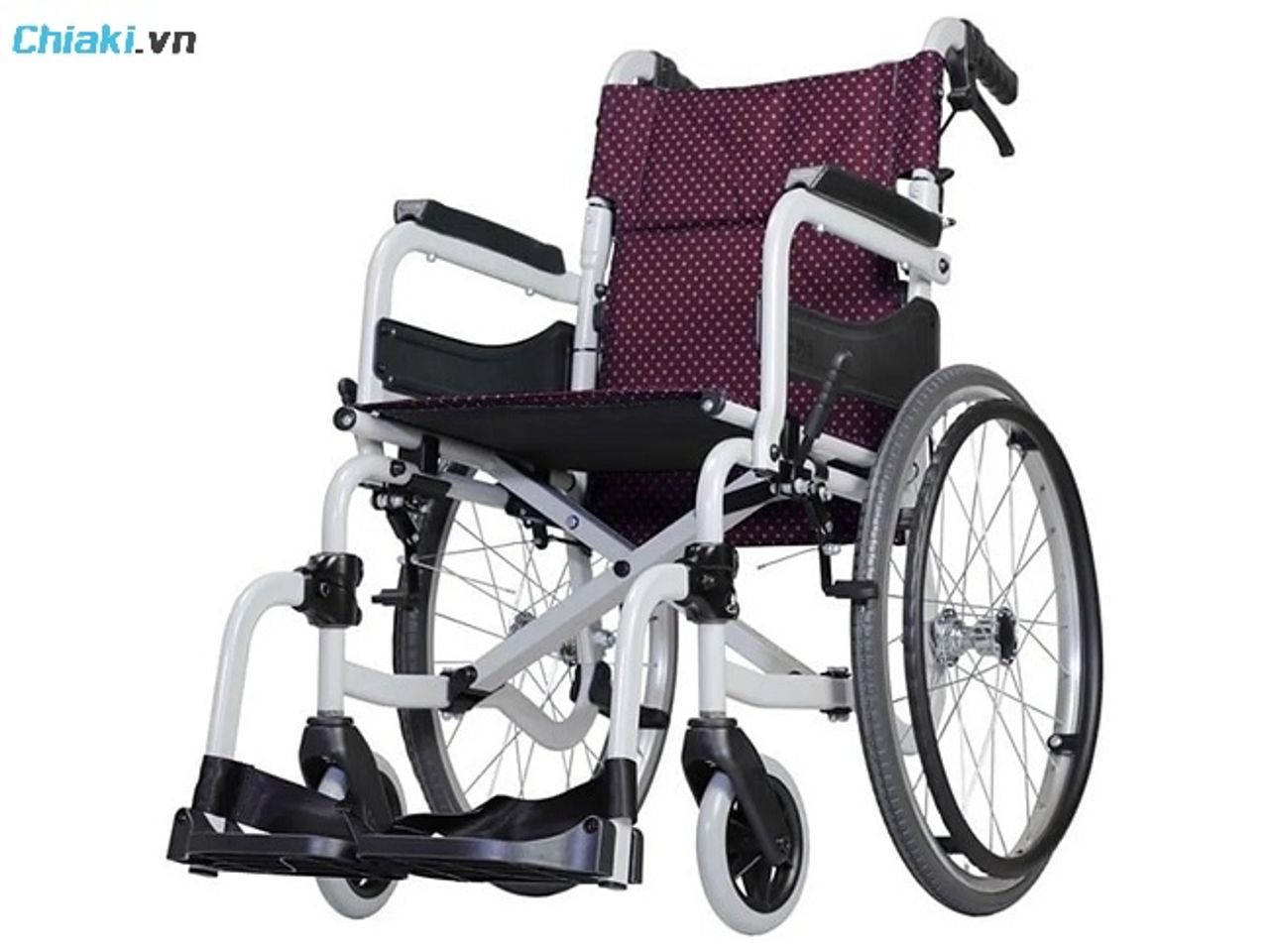 Xe lăn gấp gọn si&ecirc;u nhẹ Karma Soma 215 c&oacute; thể dễ d&agrave;ng gập được th&agrave;nh lưng v&agrave; gấp gọn để cất giữ.