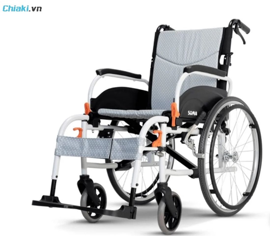 Xe lăn tay Karma thiết kế tiện lợi hơn với tựa tay c&oacute; thể n&acirc;ng về sau