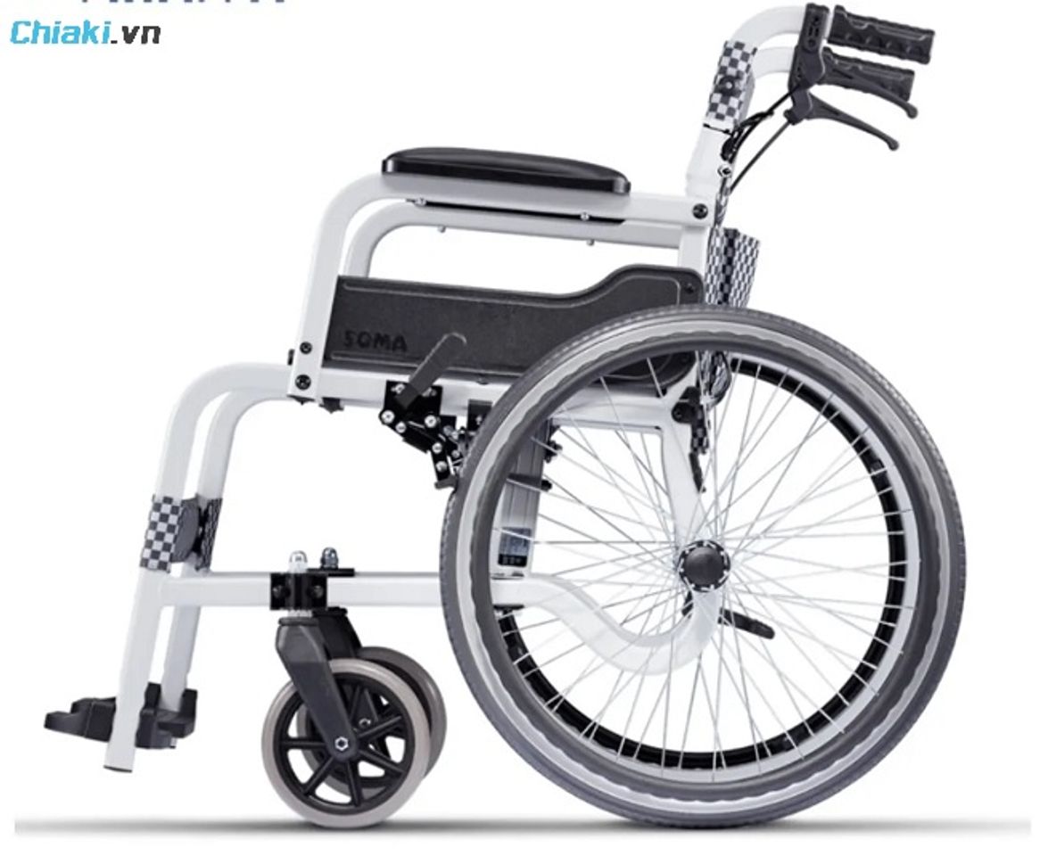 Xe lăn tay SOMA 105 được trang bị hai loại b&aacute;nh lớn chắc chắn