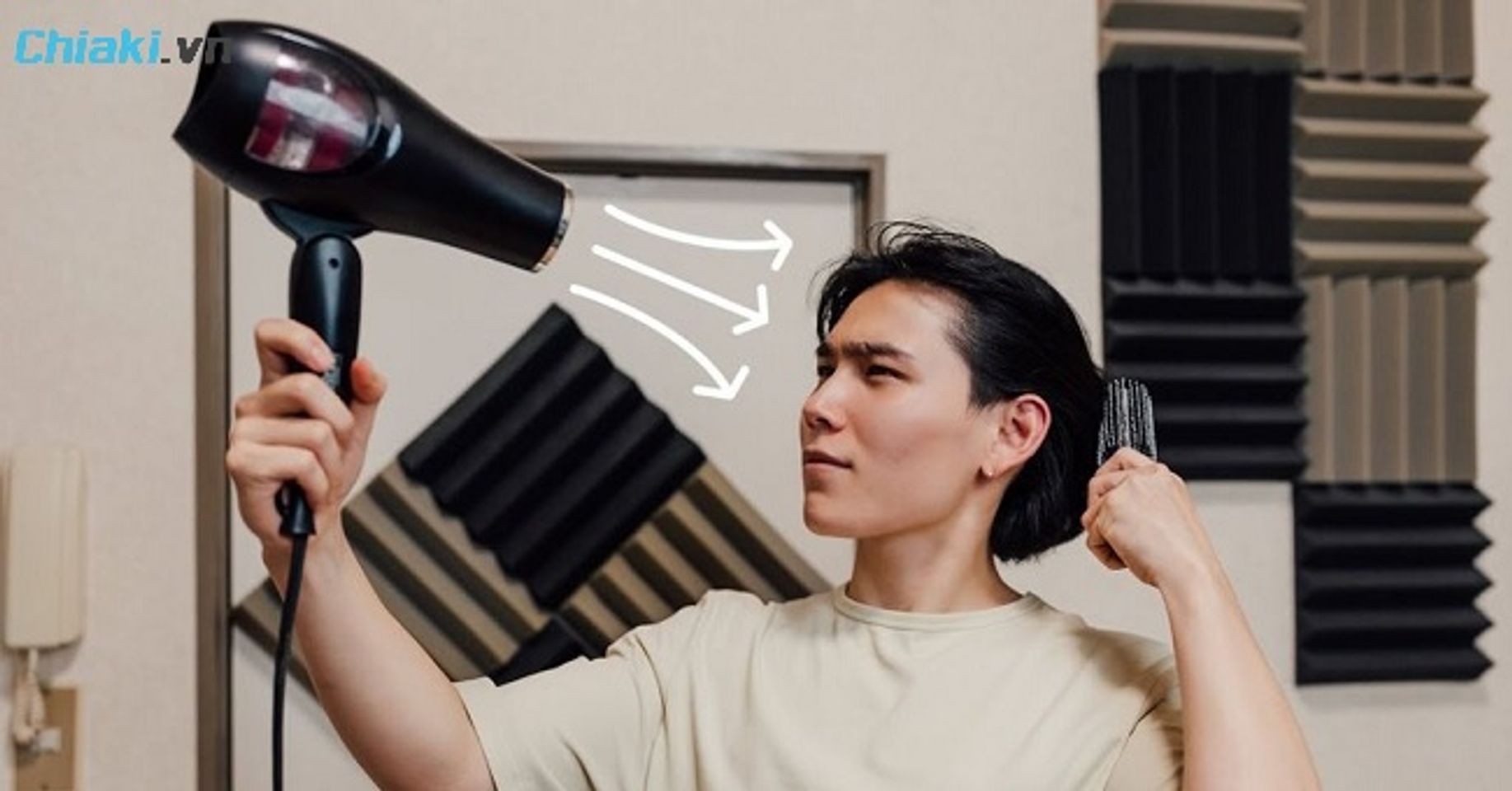Khi t&oacute;c gần kh&ocirc; ho&agrave;n to&agrave;n, chuyển sang chế độ sấy lạnh để cố định nếp t&oacute;c v&agrave; giảm hư tổn do nhiệt.