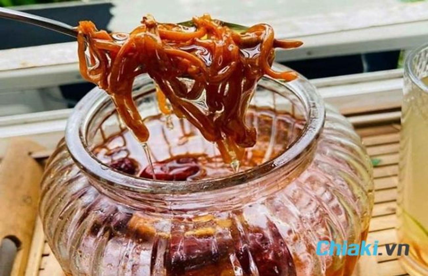 C&aacute;ch ng&acirc;m đ&ocirc;ng tr&ugrave;ng hạ thảo tươi với mật ong