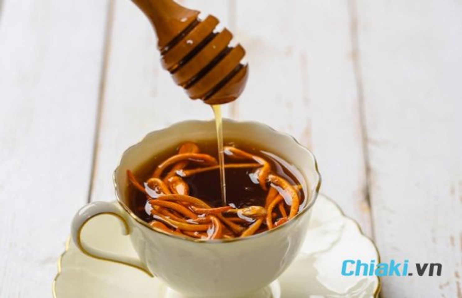 C&aacute;ch sử dụng đ&ocirc;ng tr&ugrave;ng hạ thảo ng&acirc;m mật ong
