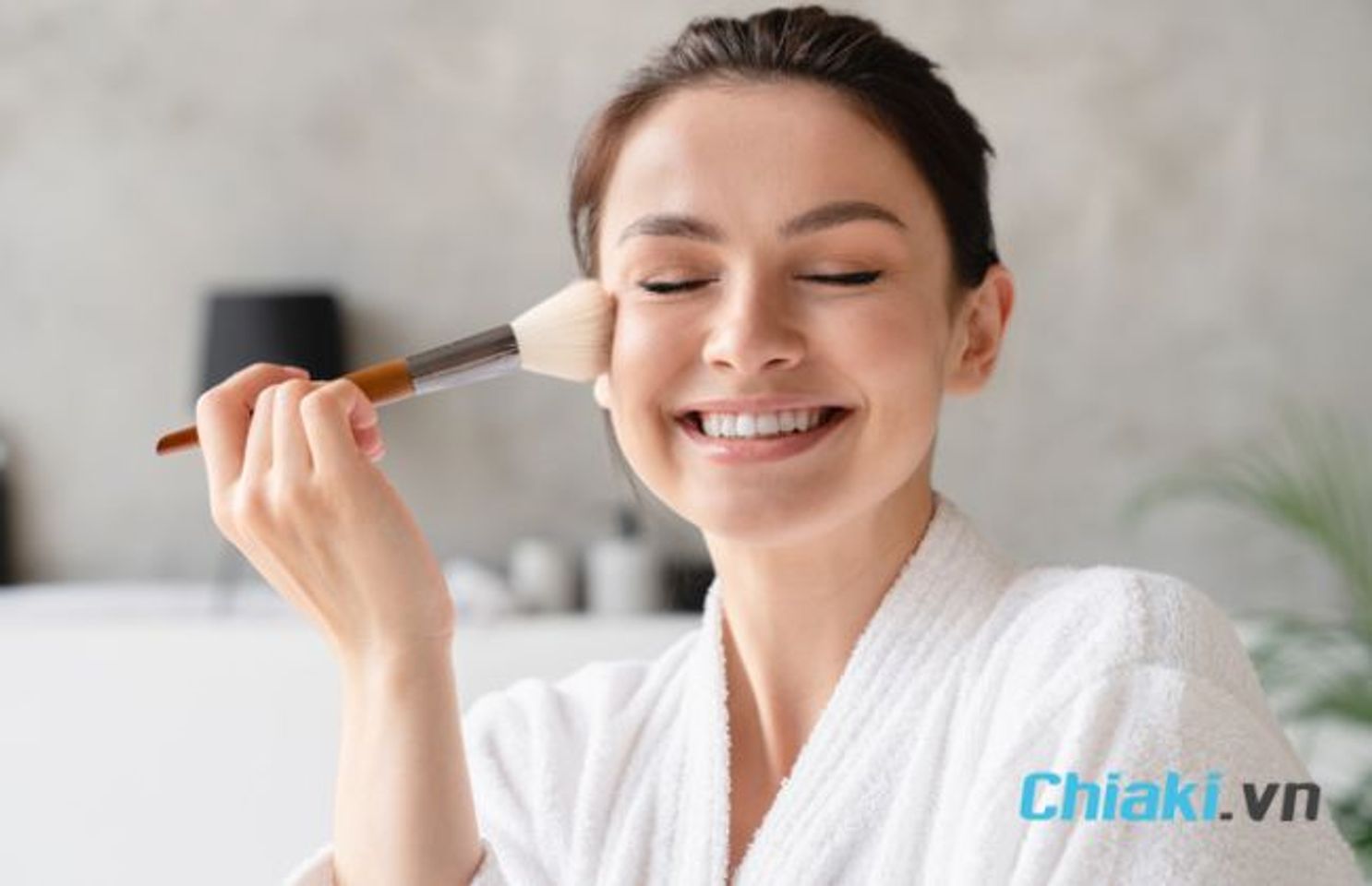 C&oacute; n&ecirc;n d&ugrave;ng phấn phủ sau kem chống nắng