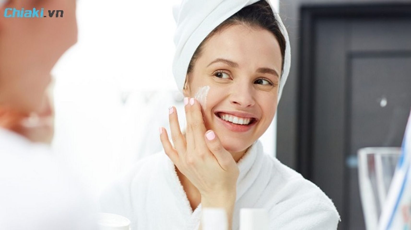 L&agrave;n da tuổi 13 tiết dầu nhiều hơn, xuất hiện mụn v&agrave; lỗ ch&acirc;n l&ocirc;ng to