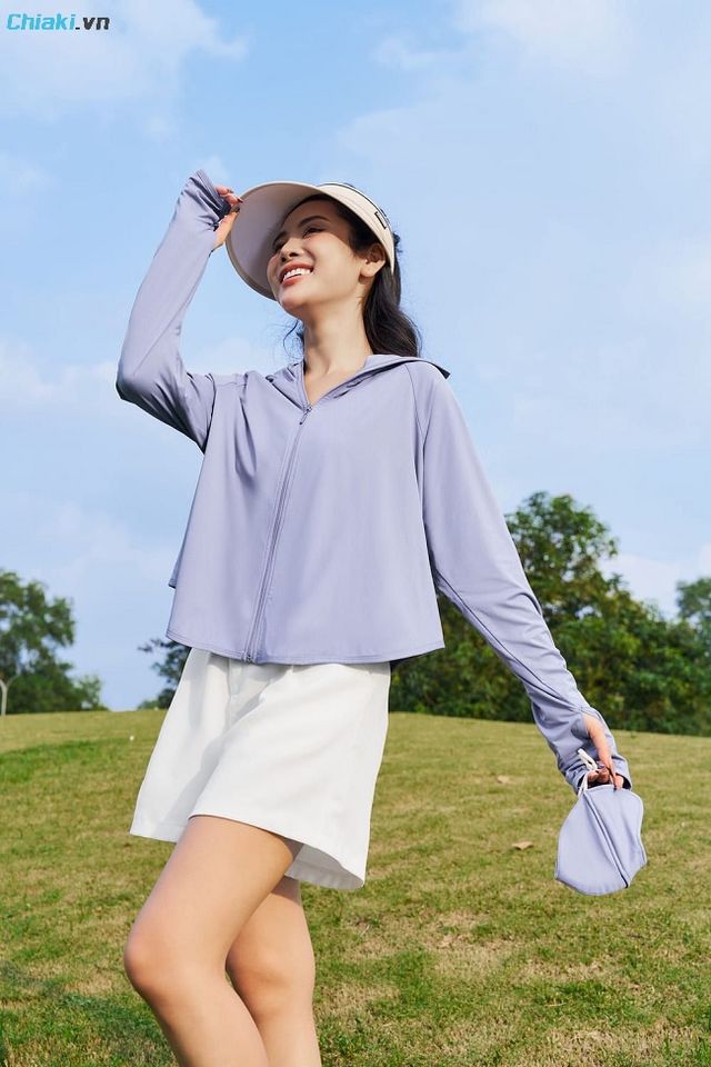 &Aacute;o chống nắng l&agrave; m&oacute;n qu&agrave; quan t&acirc;m thiết thực đến sức khỏe v&agrave; vẻ đẹp của c&aacute;c bạn nữ.