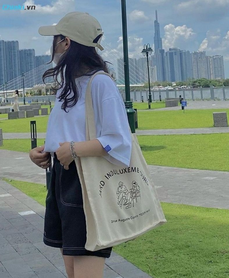 T&uacute;i tote in họa tiết đ&aacute;ng y&ecirc;u độc đ&aacute;o v&agrave; mang đậm dấu ấn kỷ niệm