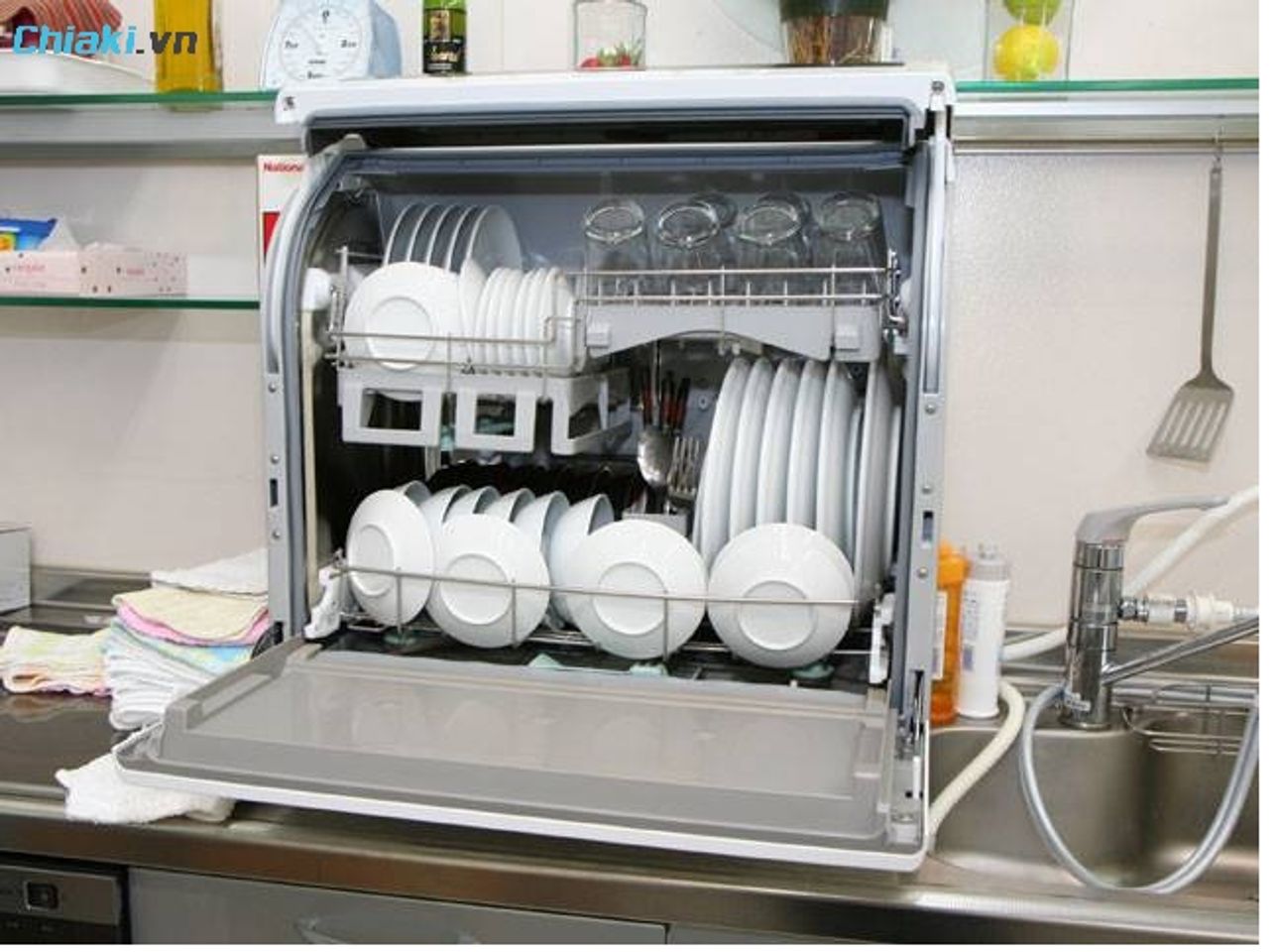 M&aacute;y rửa b&aacute;t mini gi&uacute;p mẹ tiết kiệm đ&aacute;ng kể thời gian v&agrave; c&ocirc;ng sức sau mỗi bữa ăn.