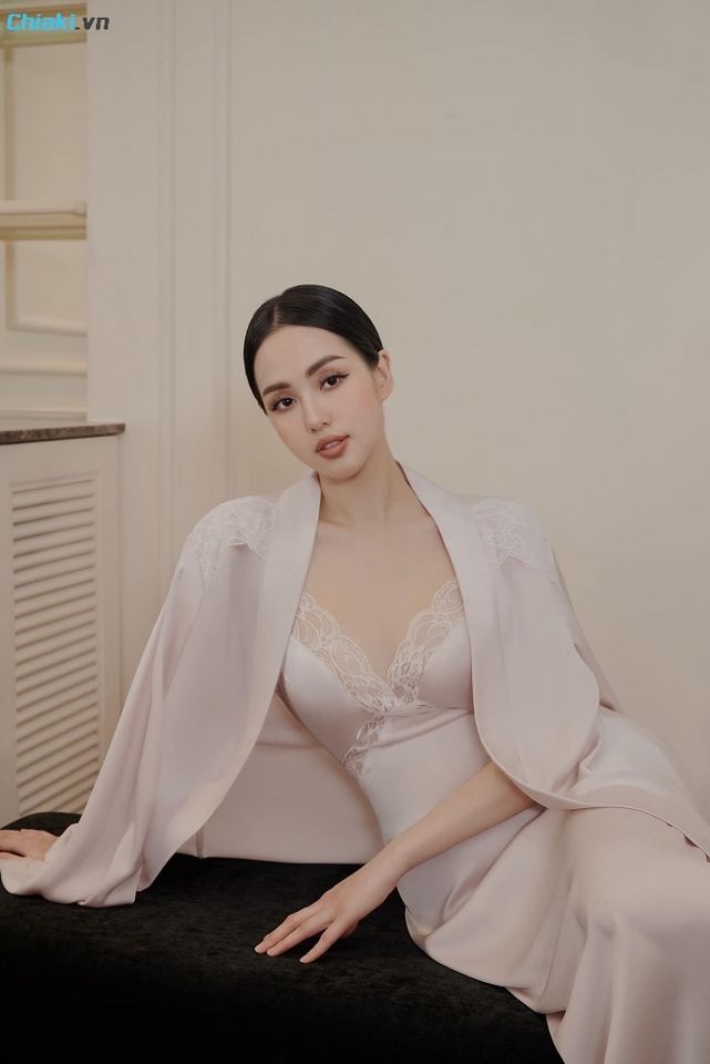 Qu&agrave; tặng 20 th&aacute;ng 10 cho người y&ecirc;u l&agrave; v&aacute;y ngủ lụa hoặc cotton thoải m&aacute;i sẽ khiến c&ocirc; ấy thư gi&atilde;n