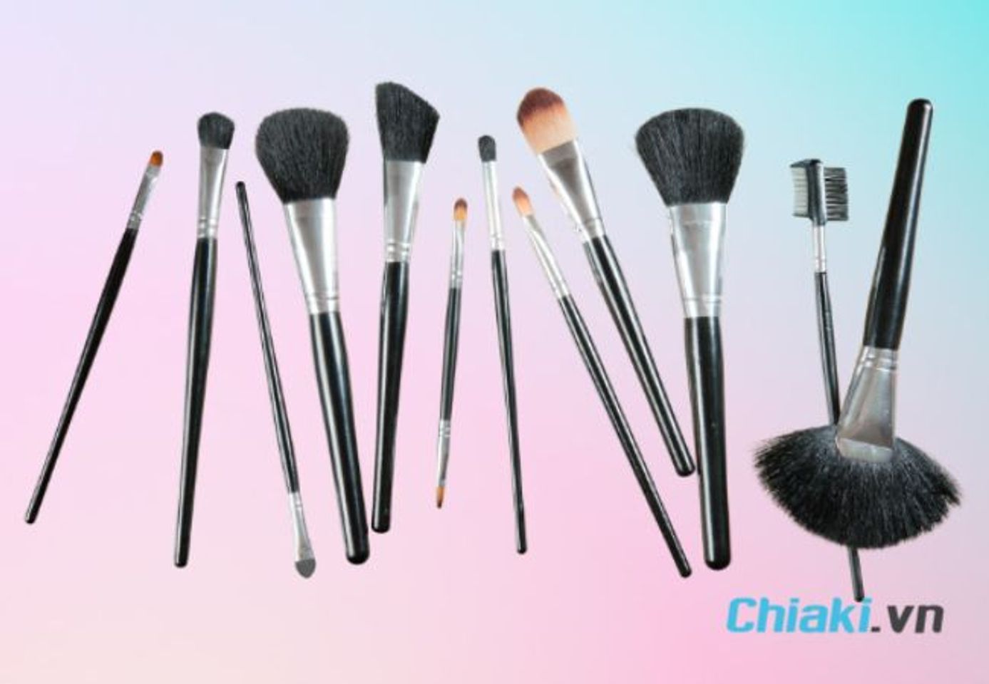 Qu&agrave; sinh nhật cho bạn g&aacute;i - Bộ dụng cụ trang điểm