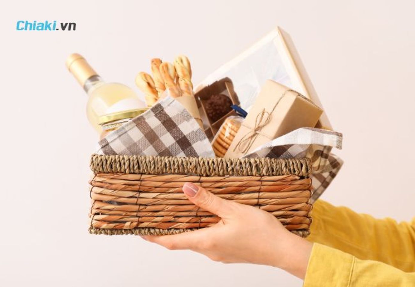 Hộp qu&agrave; kẹo &ndash; b&aacute;nh l&agrave; m&oacute;n qu&agrave; ngọt ng&agrave;o, thể hiện sự chu đ&aacute;o