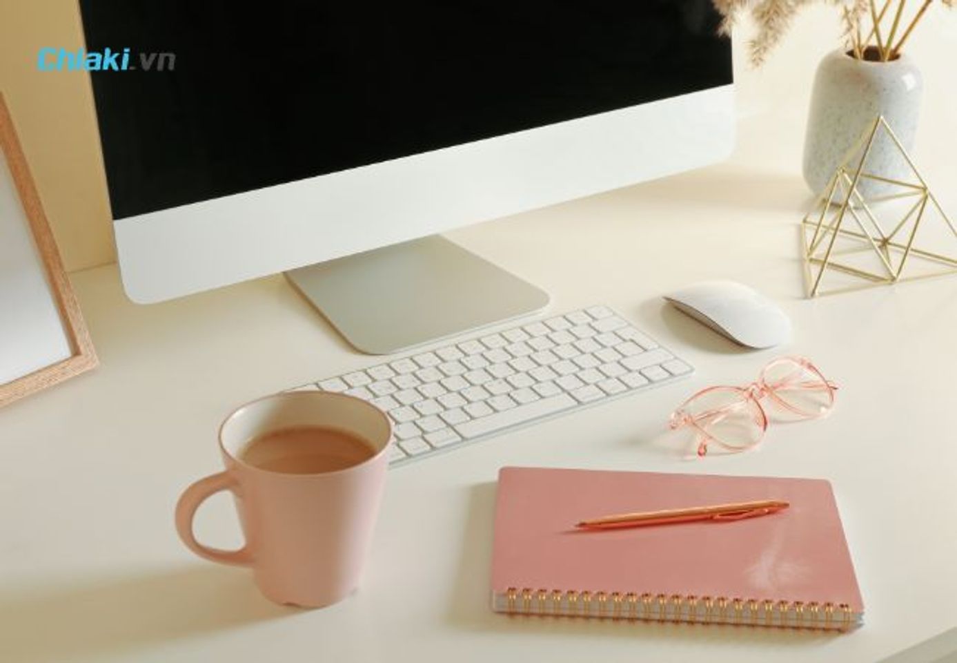 Sổ tay, b&uacute;t k&yacute; l&agrave; thứ m&agrave; đồng nghiệp kh&ocirc;ng thể thiếu, tiện dụng v&agrave; &yacute; nghĩa với người nhận