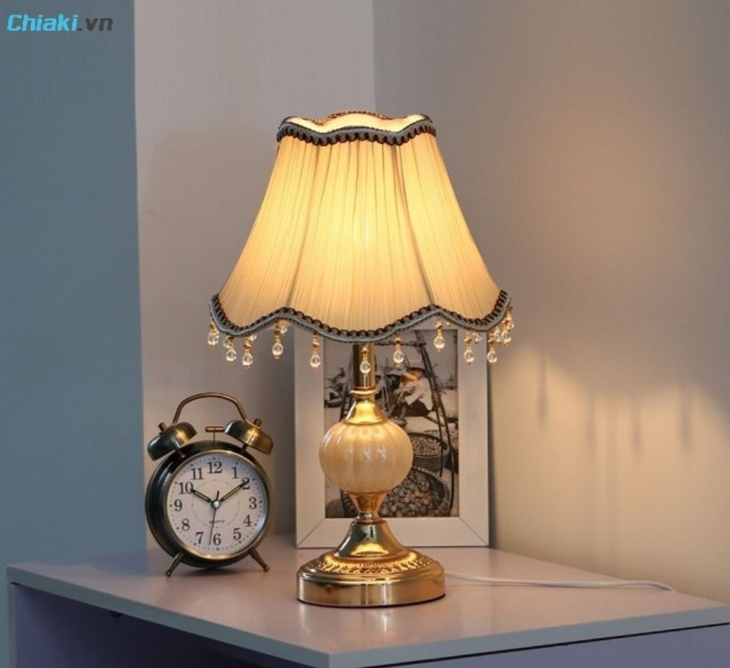 Đ&egrave;n ngủ mang lại cảm gi&aacute;c ấm &aacute;p, thư th&aacute;i mỗi đ&ecirc;m cho người thầy, người c&ocirc; đ&atilde; nghỉ ngơi sau h&agrave;nh tr&igrave;nh d&agrave;i.