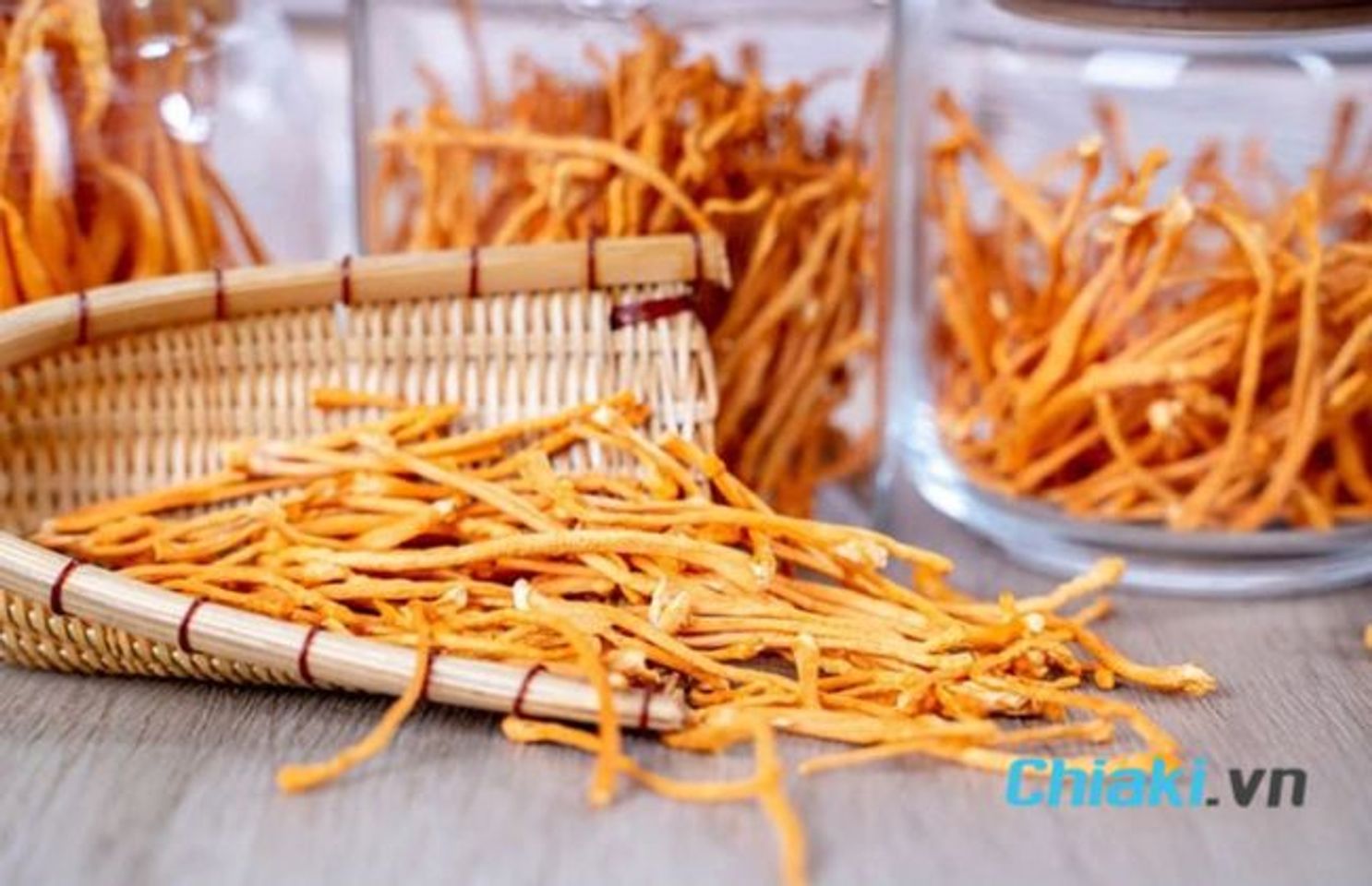 Thời điểm uống đ&ocirc;ng tr&ugrave;ng hạ thảo tốt nhất