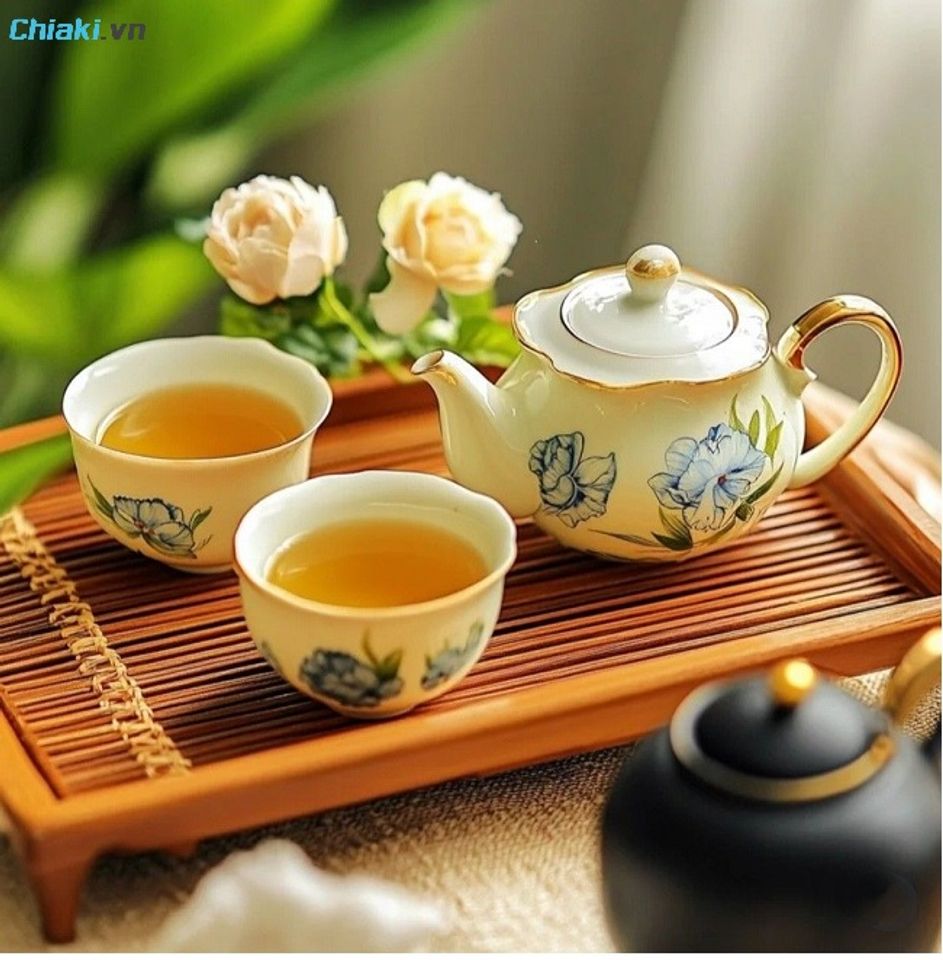 Bộ ấm tr&agrave; cao cấp l&agrave; biểu tượng của sự sum vầy, gắn kết v&agrave; tri &acirc;n