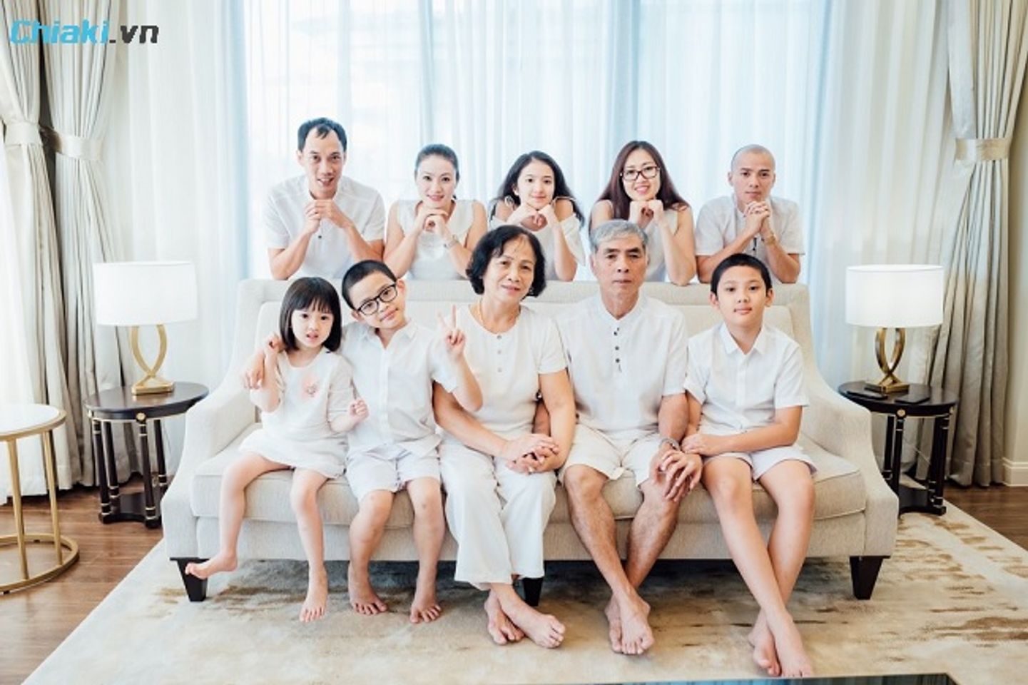 Chụp ảnh gia đ&igrave;nh l&agrave;m kỷ niệm sẽ l&agrave; kỷ vật qu&yacute; gi&aacute; họ lu&ocirc;n n&acirc;ng niu
