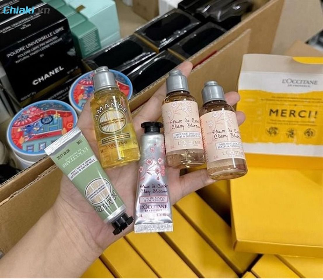Set nước rửa tay v&agrave; lotion mini tinh tế m&agrave; lại rất đ&aacute;ng y&ecirc;u, th&iacute;ch hợp d&agrave;nh cho những bạn đồng nghiệp nữ