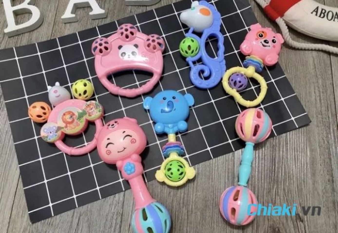 Qu&agrave; sinh nhật cho b&eacute; trai 1 tuổi - Đồ chơi x&uacute;c xắc