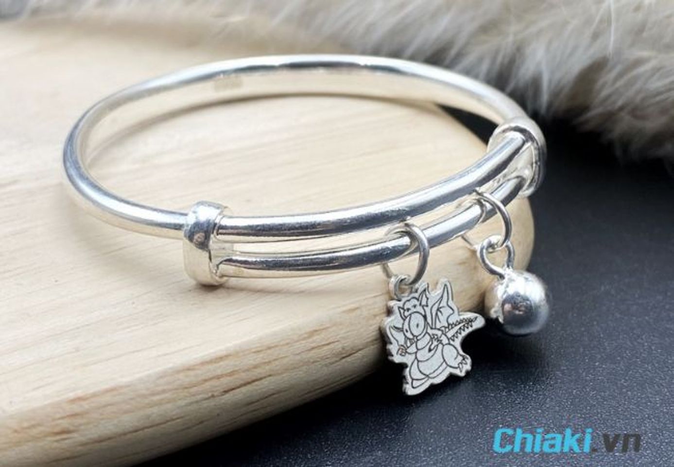 Qu&agrave; sinh nhật cho b&eacute; trai 2 tuổi - Lắc tay, ch&acirc;n