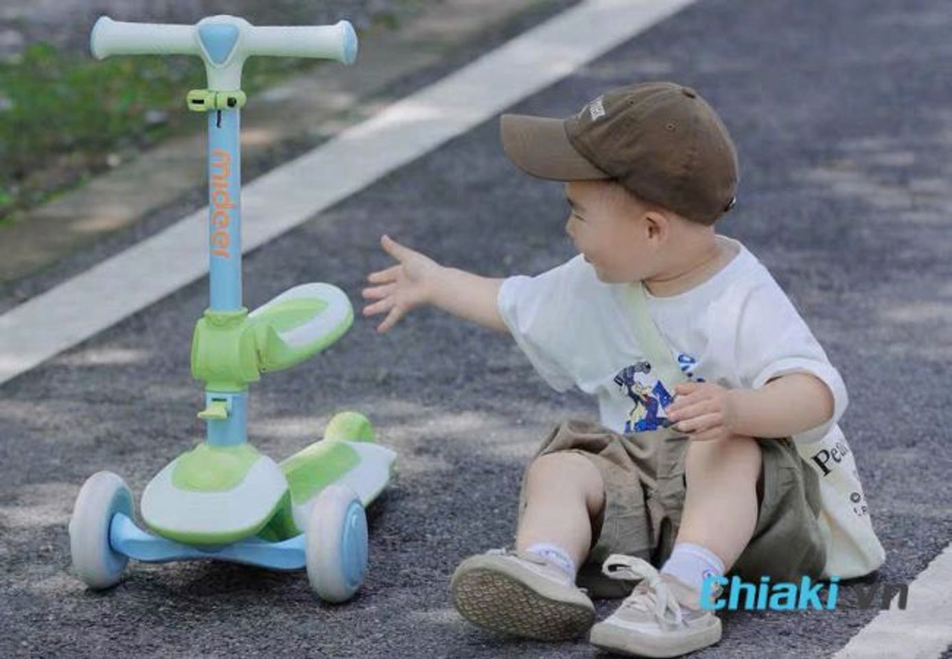 Qu&agrave; sinh nhật cho b&eacute; trai 3 tuổi - Xe scooter