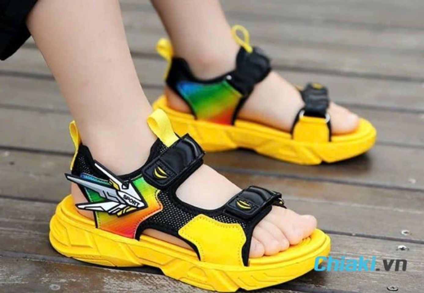 Qu&agrave; sinh nhật cho b&eacute; trai 5 tuổi - Gi&agrave;y d&eacute;p
