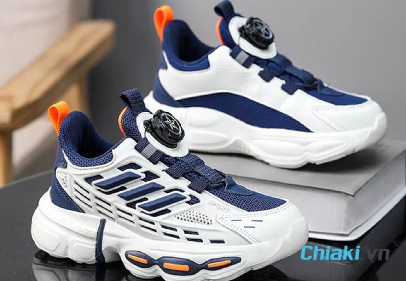 Qu&agrave; sinh nhật cho b&eacute; trai 6 tuổi - Gi&agrave;y d&eacute;p