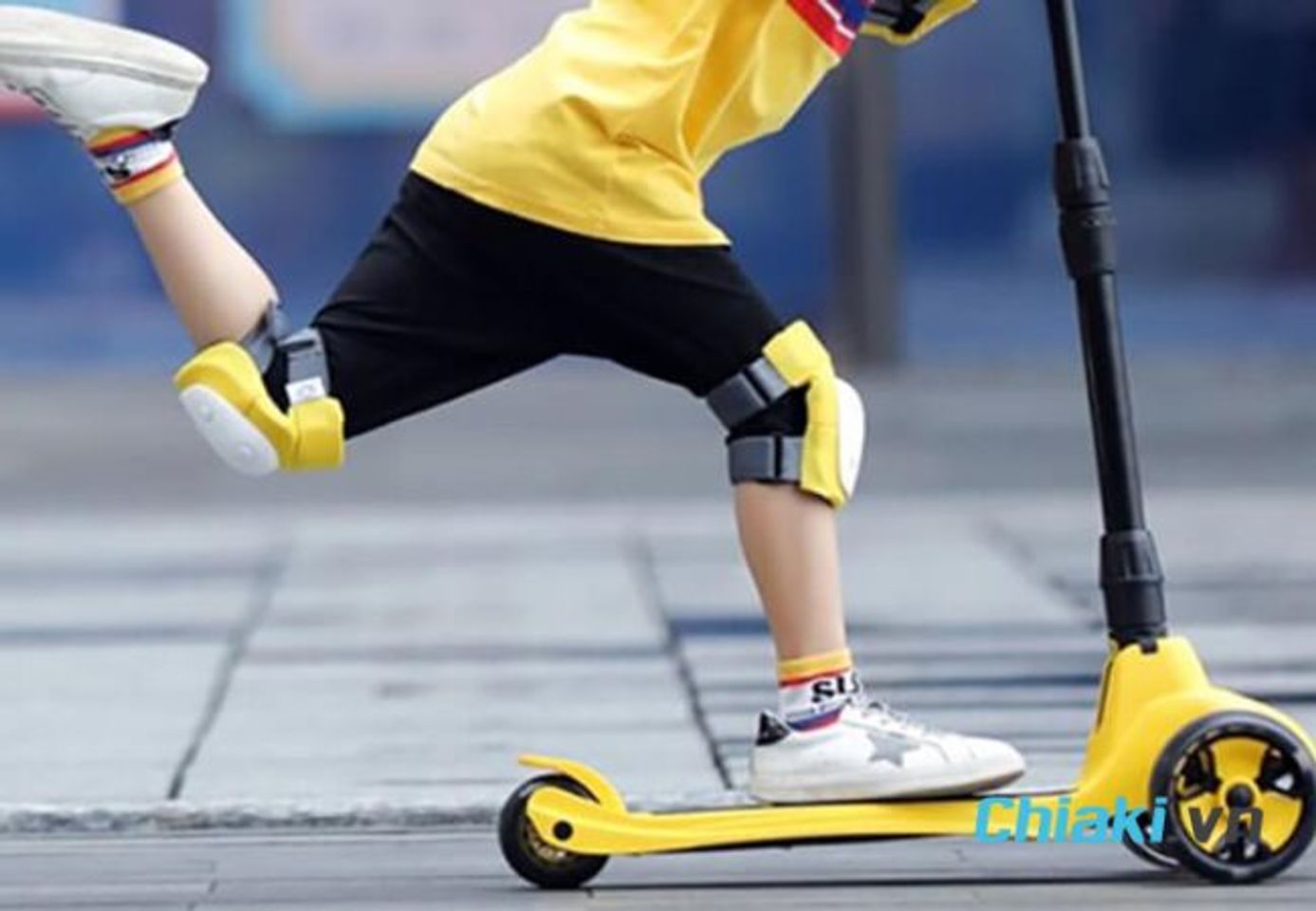 Qu&agrave; sinh nhật cho b&eacute; trai 8 tuổi - Xe trượt Scooter