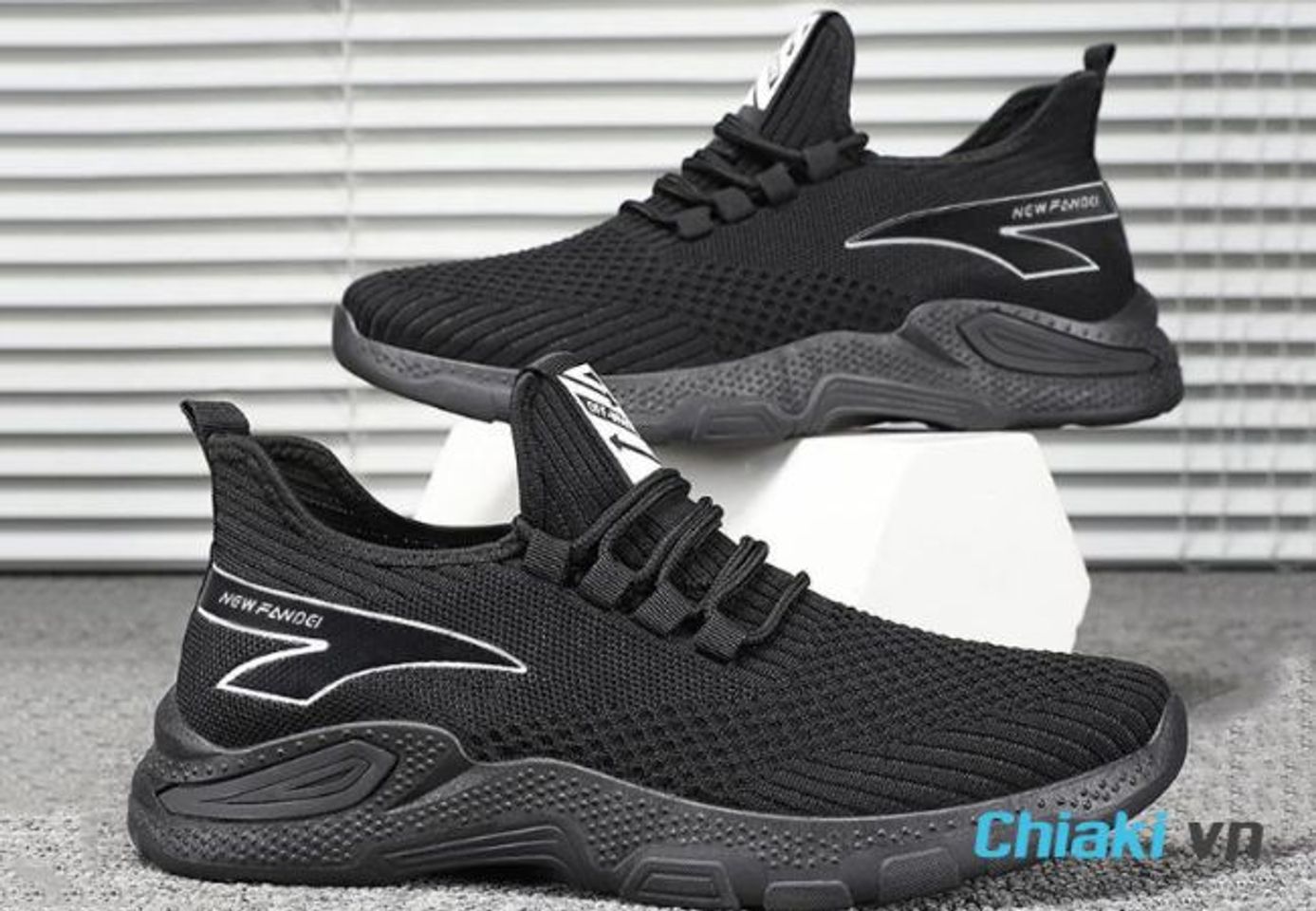 Qu&agrave; sinh nhật cho nam 35 tuổi - Gi&agrave;y thể thao