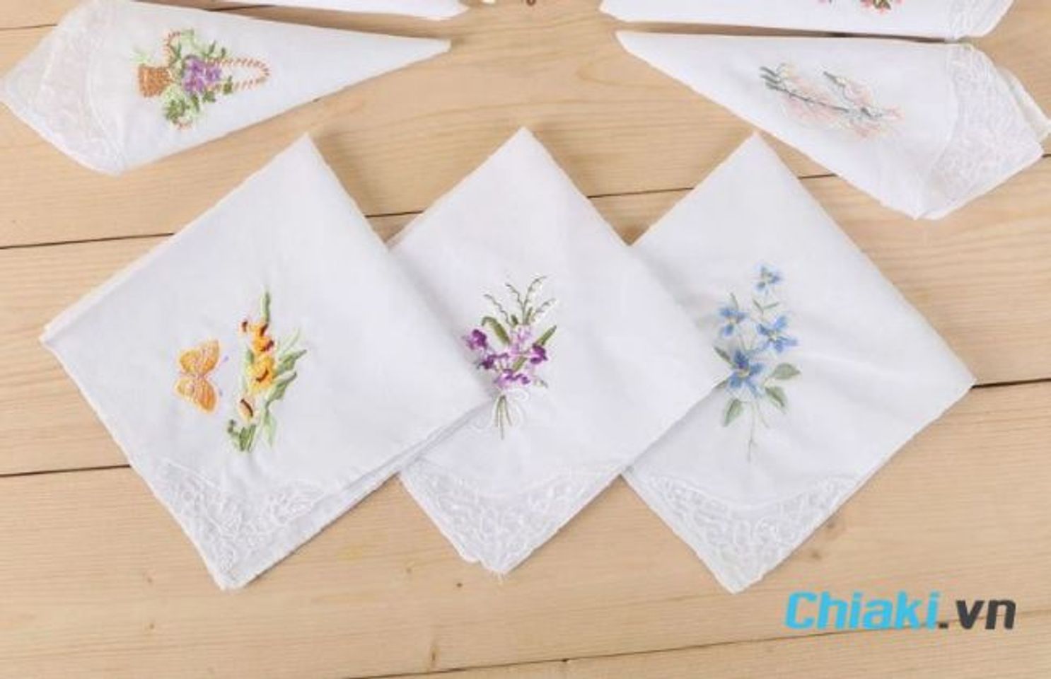 Qu&agrave; sinh nhật cho nữ dưới 100k - Khăn&nbsp;tay