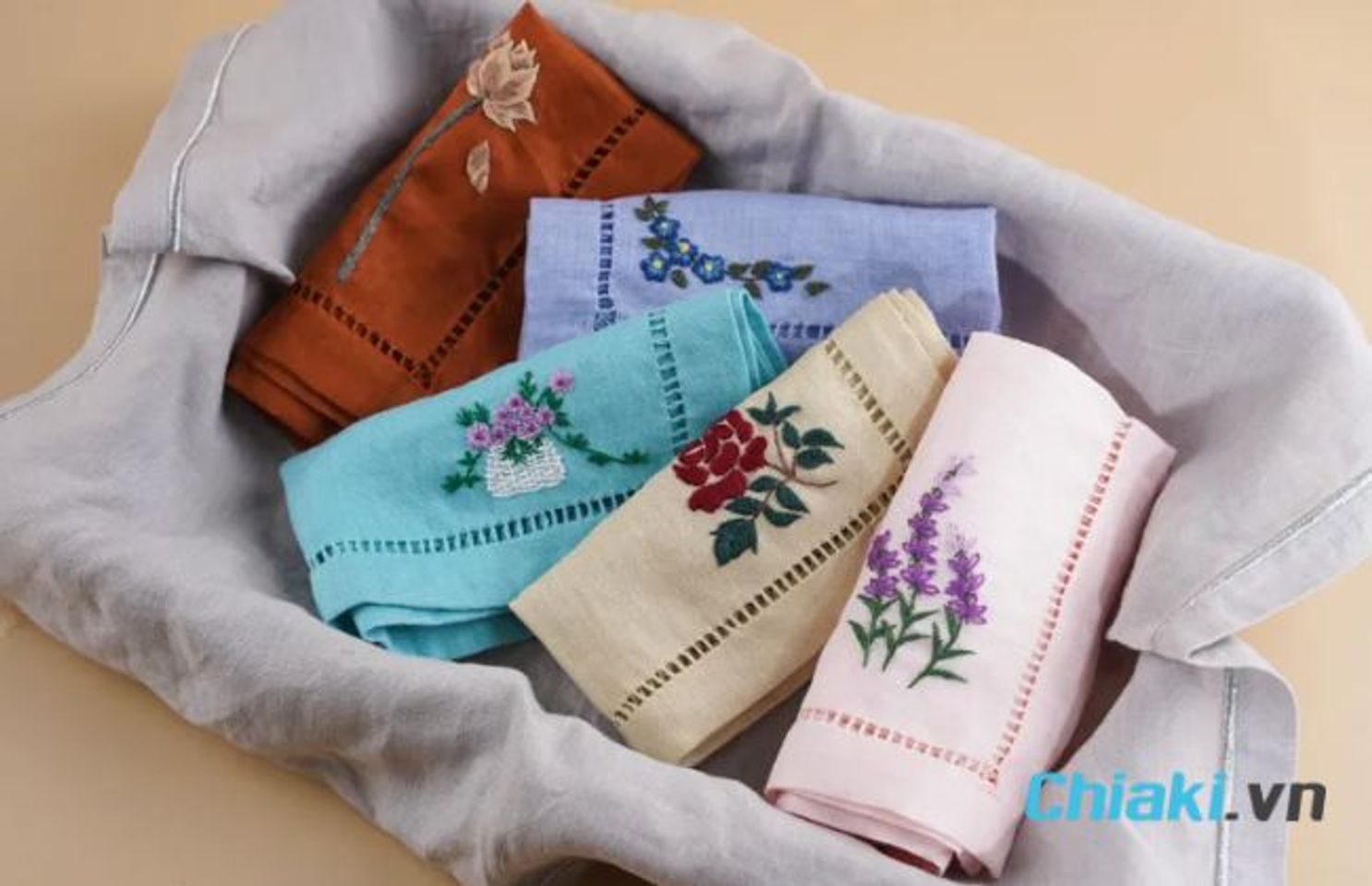Qu&agrave; sinh nhật cho nữ dưới 50k - Khăn tay