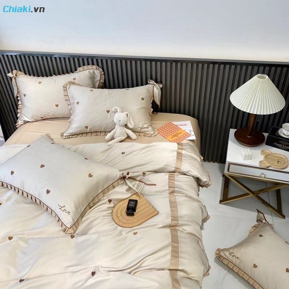 Bộ chăn ga gối cotton cao cấp l&agrave; m&oacute;n qu&agrave; thiết thực, thể hiện sự quan t&acirc;m đến sức khỏe v&agrave; cảm x&uacute;c của người th&acirc;n