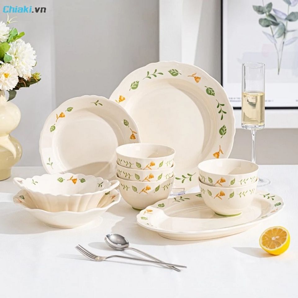 Bộ b&aacute;t đĩa sứ cao cấp họa tiết Nhật Bản l&agrave; m&oacute;n qu&agrave; &yacute; nghĩa, hữu &iacute;ch m&agrave; gia chủ c&oacute; thể sử dụng được h&agrave;ng ng&agrave;y