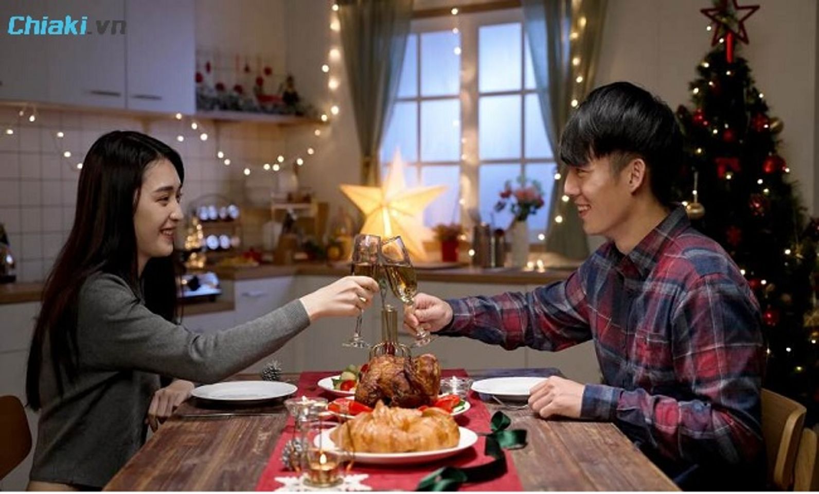 Bữa tối l&atilde;ng mạn l&agrave; một trải nghiệm đ&aacute;ng nhớ tạo n&ecirc;n một đ&ecirc;m Gi&aacute;ng sinh ấm &aacute;p