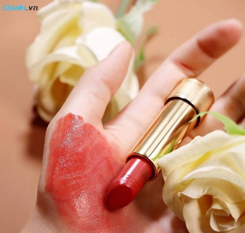 Son m&ocirc;i ch&iacute;nh h&atilde;ng l&agrave; m&oacute;n qu&agrave; khiến&nbsp; n&agrave;ng cảm thấy được y&ecirc;u chiều v&agrave; tr&acirc;n trọng.