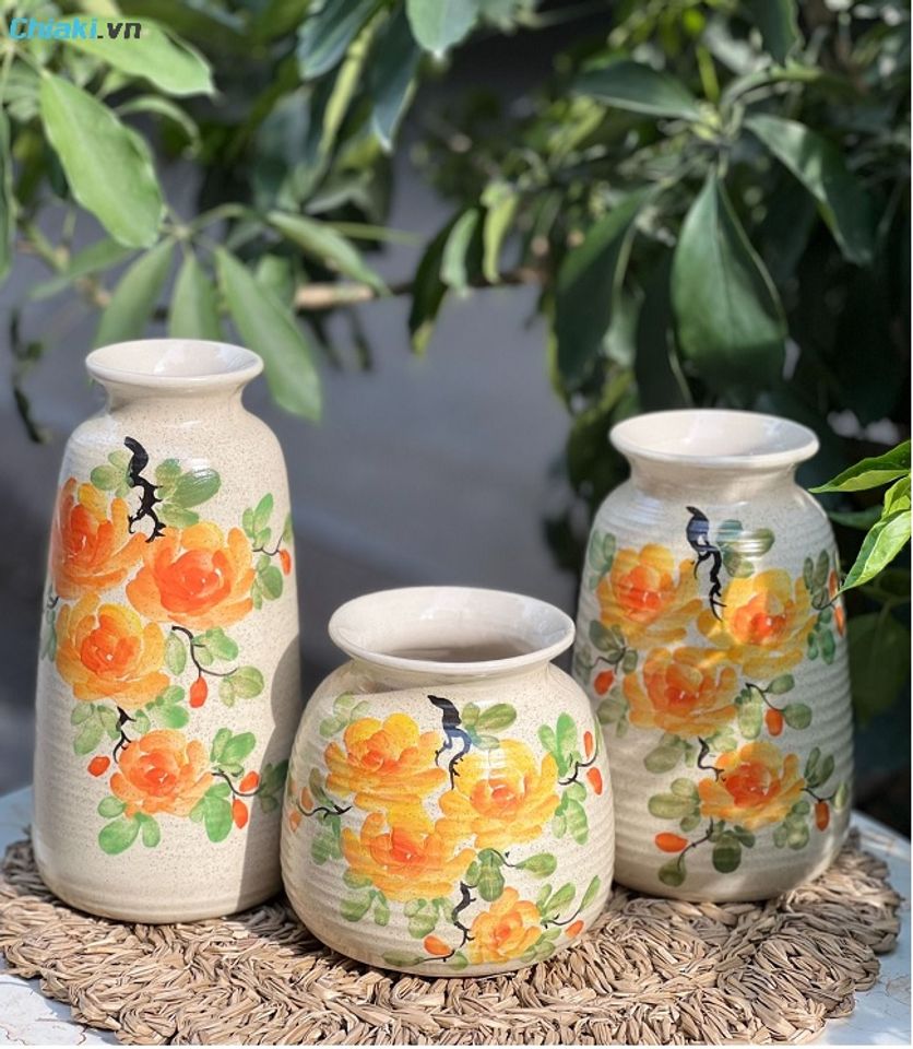 Lọ hoa gốm sứ B&aacute;t Tr&agrave;ng mang gi&aacute; trị thẩm mỹ, sự tinh tế, phong c&aacute;ch của chủ qu&aacute;n